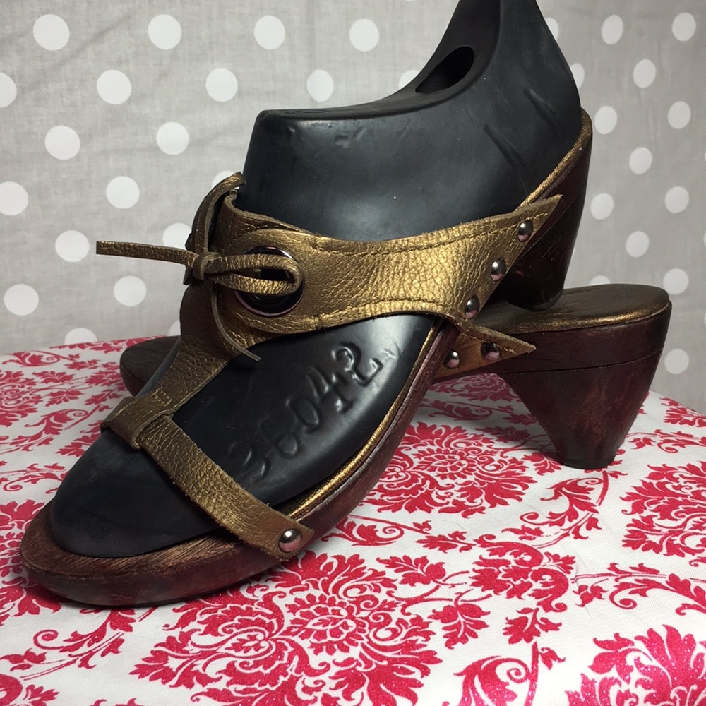 Nine West Bronze wooden sandals/clogs 8